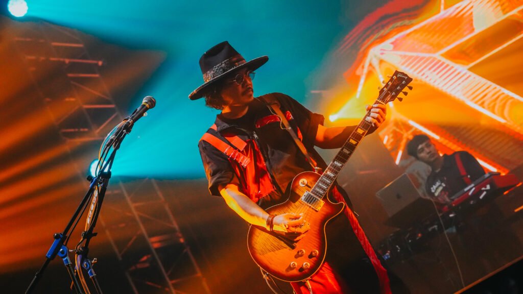 Cella Kotak Brand Ambassador Gibson